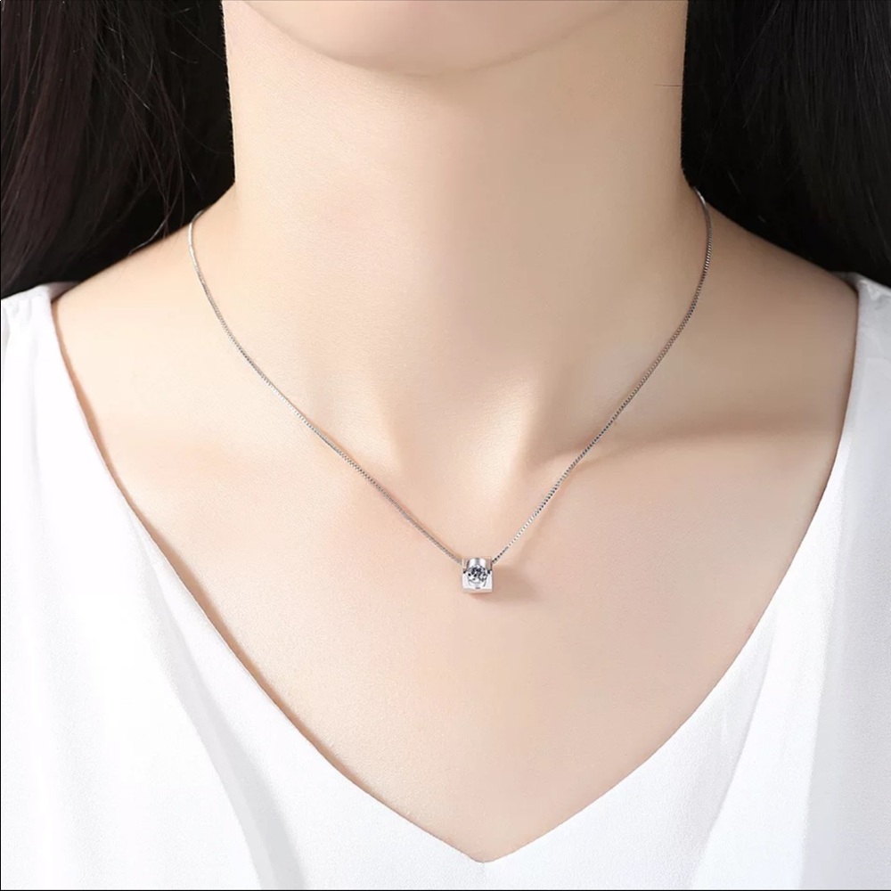 🌟 Silver Heart 💓 Necklace - Picture 2 of 6